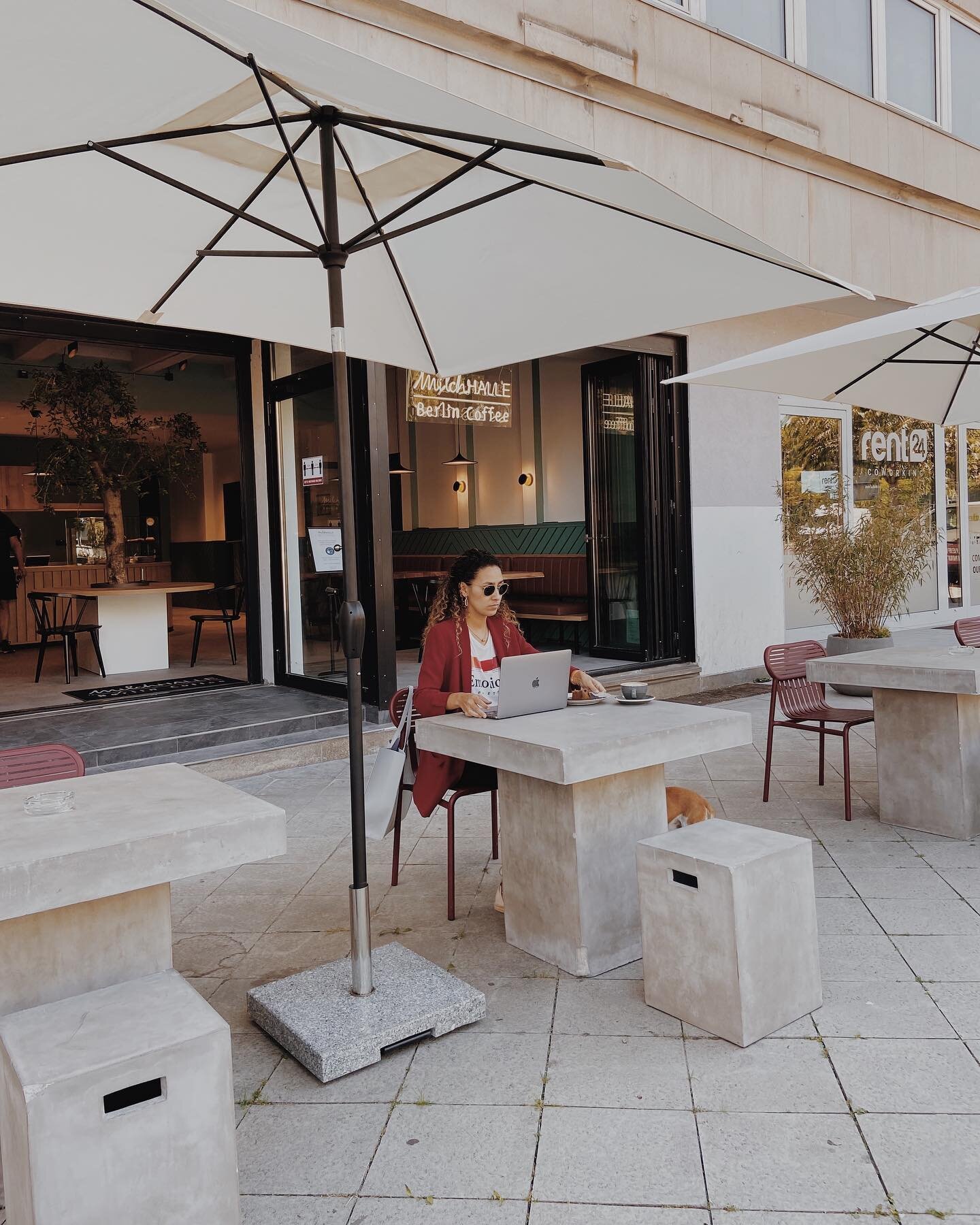 We are officially open at Karl-Liebknechtstr 34! 
For now only from 9am - 16pm Monday to Friday. 
Everyone is welcome to seat outside without test to work or just to enjoy the sun ☀️ 
If you wish to seat inside please show a negative test result o